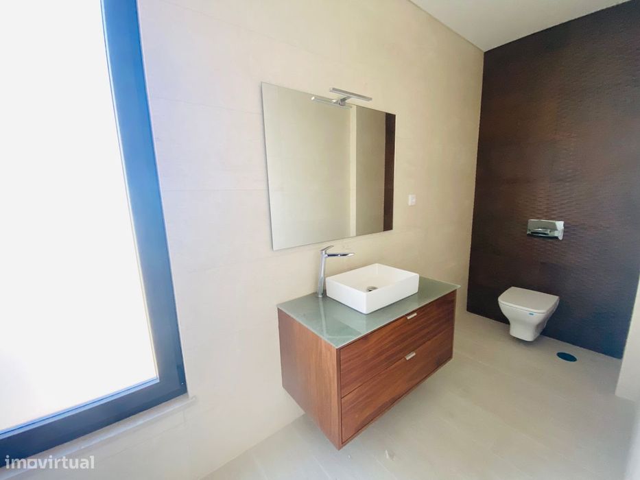 Moradias T4 de qualidade superior com piscina - Salir do Porto