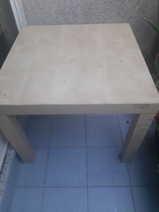 Mesa de apoio em bege