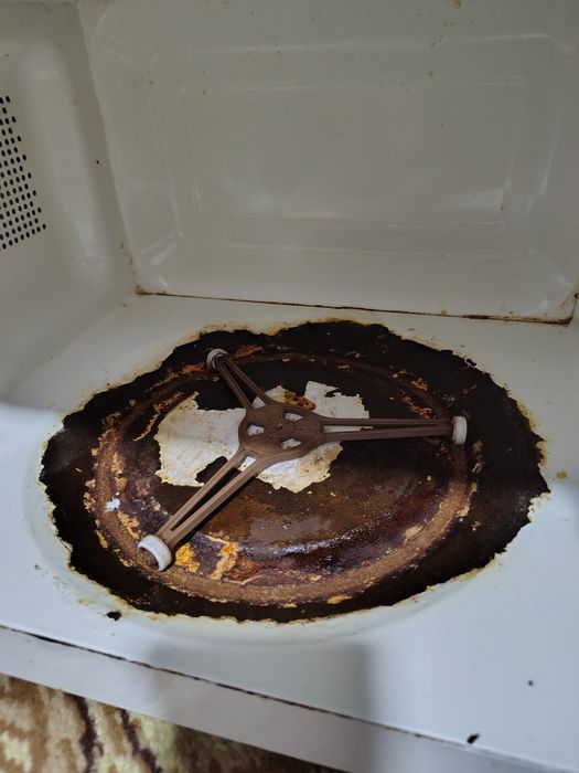 Мікрохвильову піч Mistery