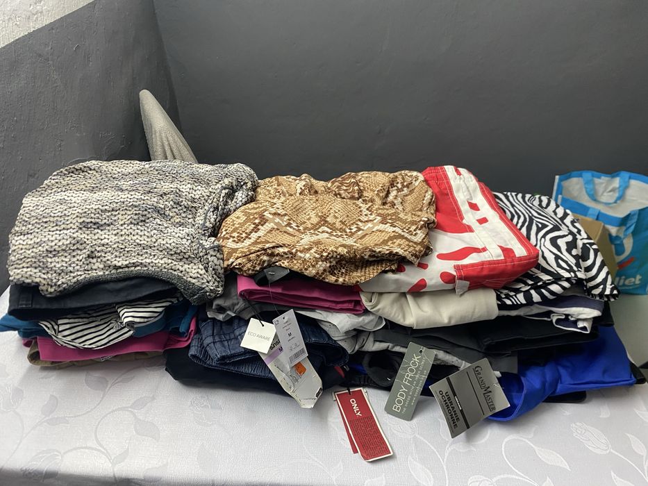 50 ciuchów 1 sztuka 90 groszy ciuchy jak nowe OFERTA