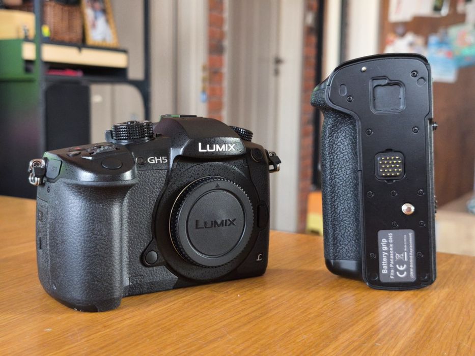 Panasonic Lumix GH5 + V-Log L + Grip + 4 baterie