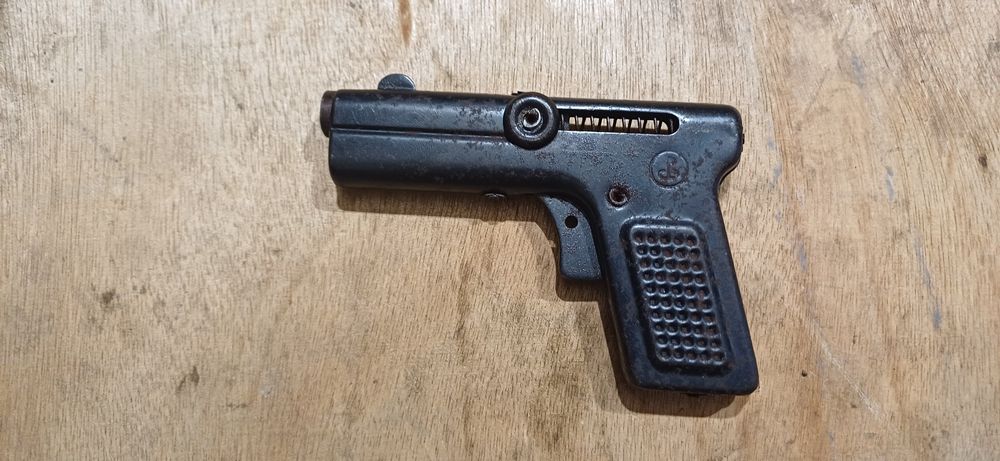 Stara zabawka kapiszonowiec