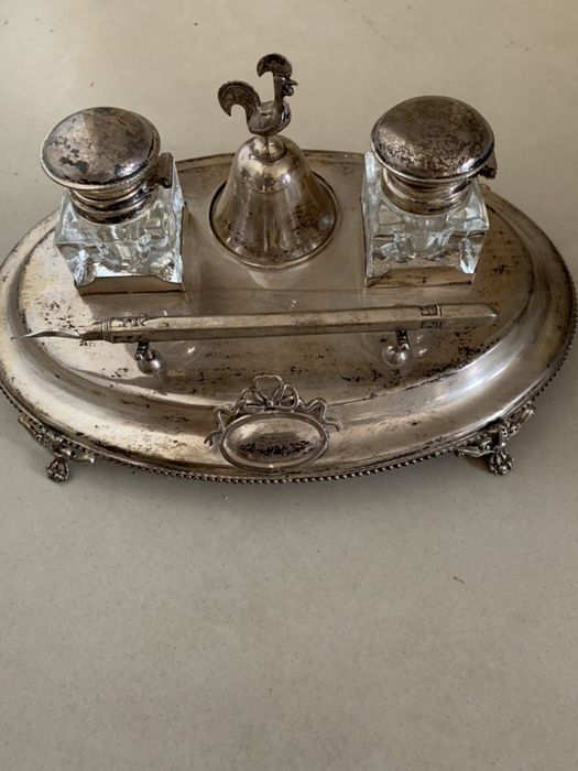 Antigo tinteiro com caneta e sinete em prata