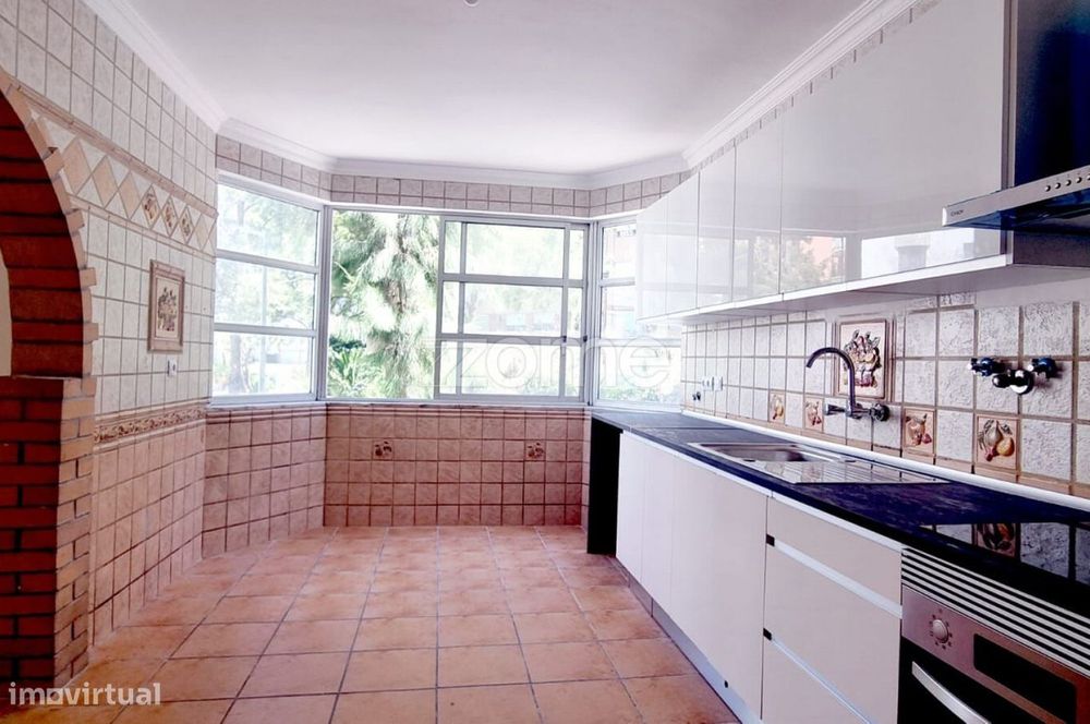 3-Bedroom Apartment with Balcony and Storage Near the Train Station...