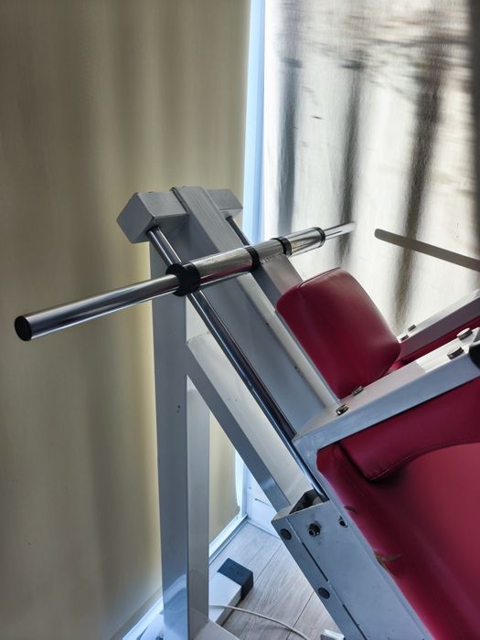 Hack Squat Profissional – Máquina de Agachamento