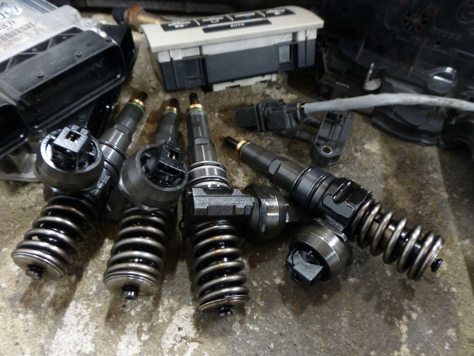 AUDI A4 B7 VW SHARAN 2,0 TDI BPW BRT pompowtryskiwacz 038.130073BJ