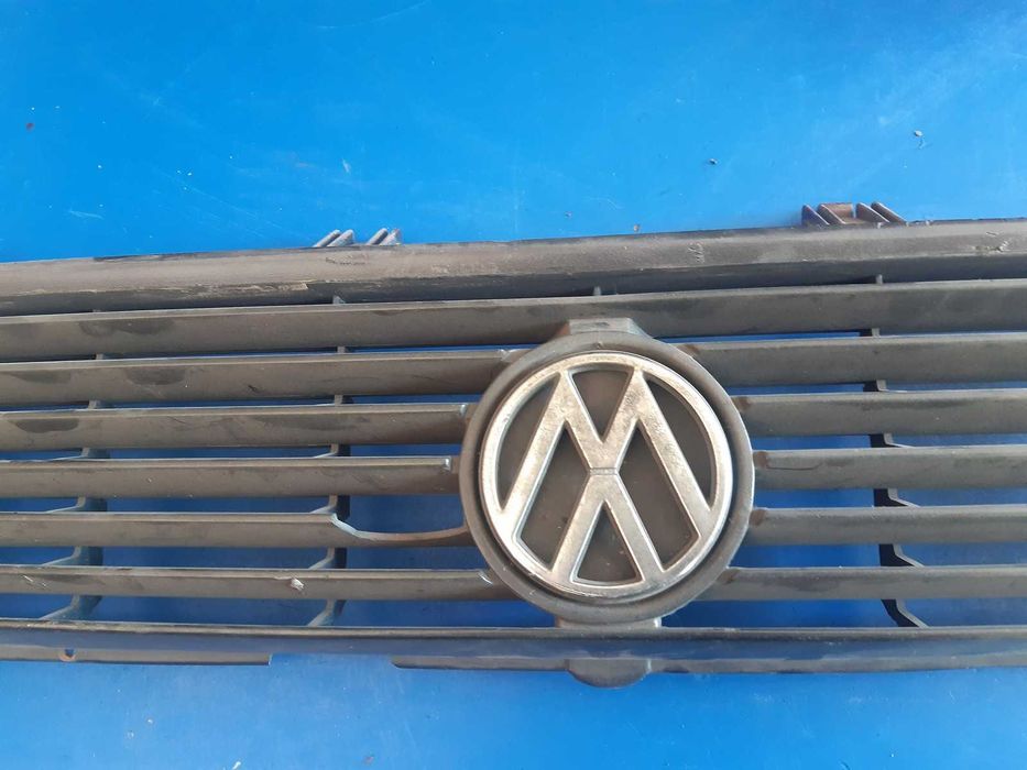 Grill przedni atrapa przód Vw Passat B2 321853653G