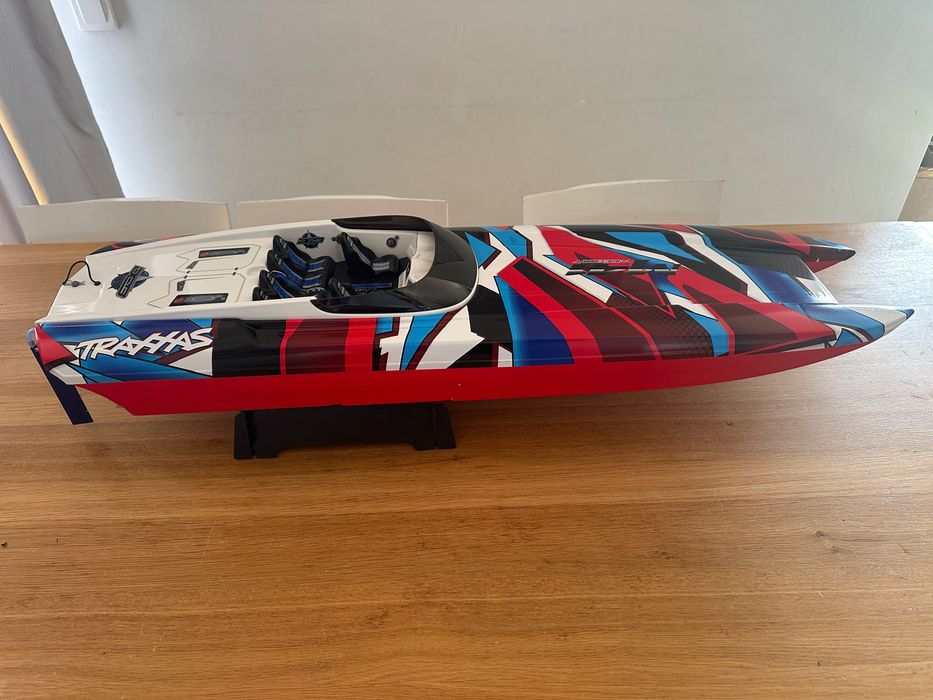 Traxxas M41  motorówka katamaran RC