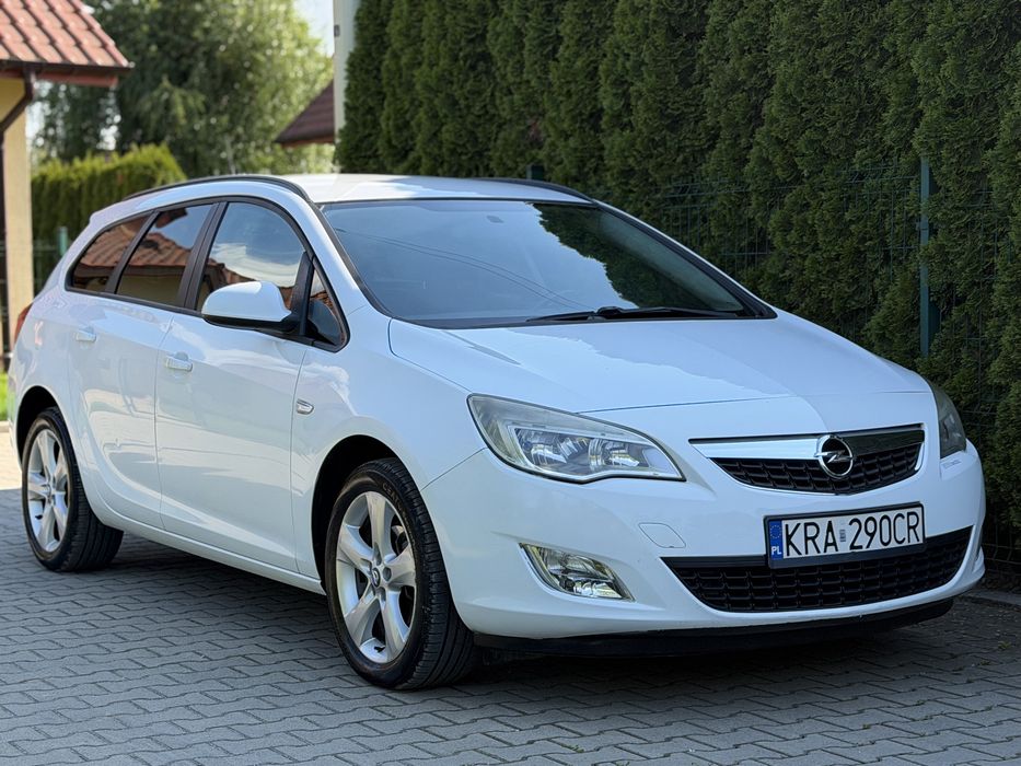 Opel Astra J  combi