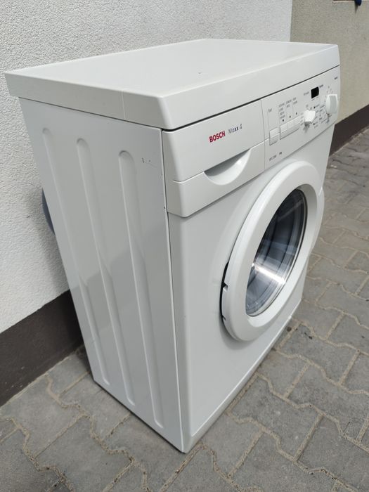 Пральна машина BOSCH МАХХ  4 kg  з Європи.вузька 40 см. Класний стан