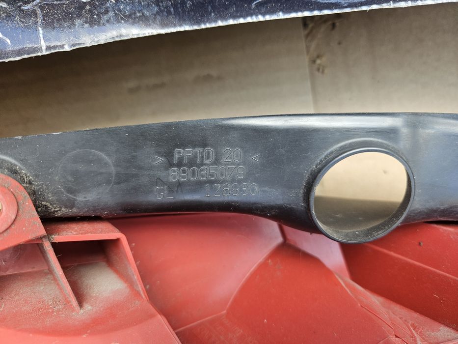 Farol traseiro esquerdo de Renault Clio 3