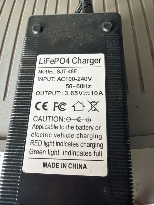 Zasilacz ładowarka lifepo4 3.65v.  10a