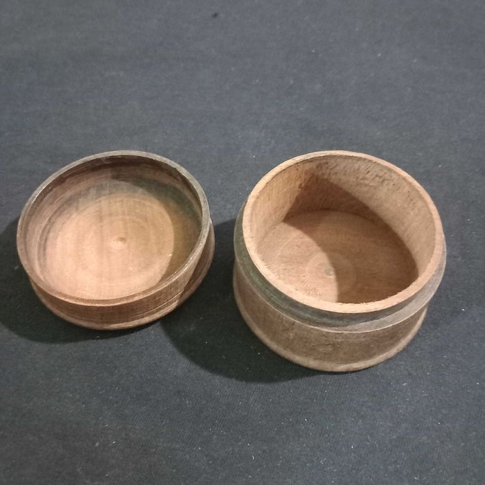 Caixa redonda em madeira