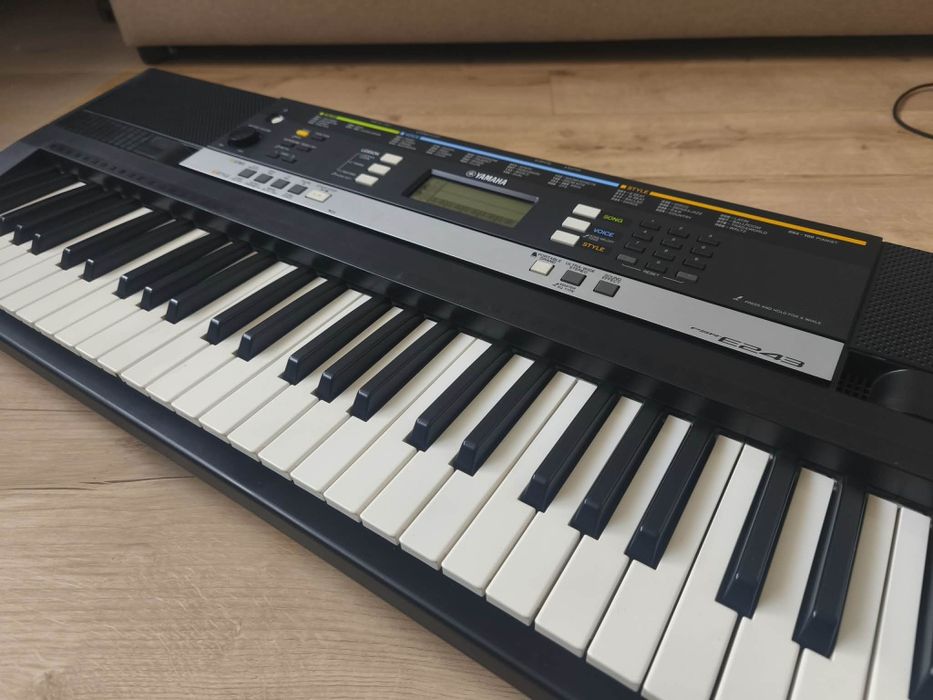 Keyboard Yamaha PSR-E243