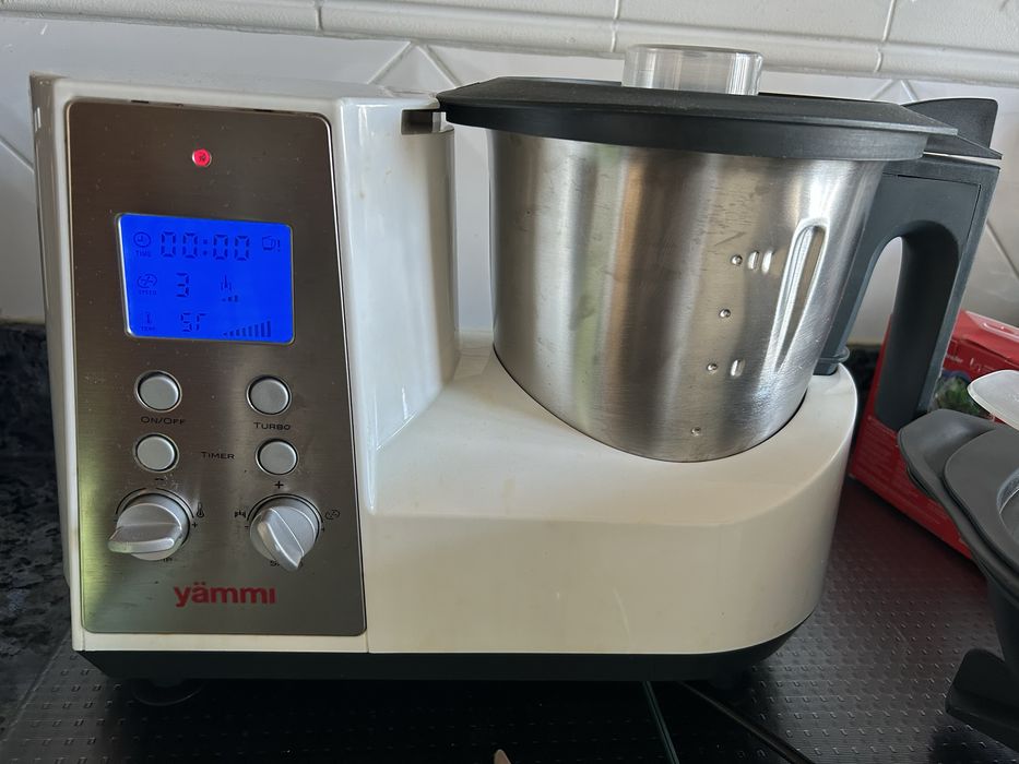 Yammi usada com acessorios