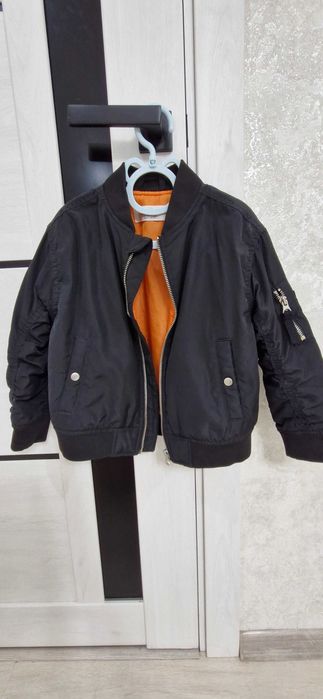 Ціна за всі три!Верхній одяг:курточка,джинсовий піджак,вітровка