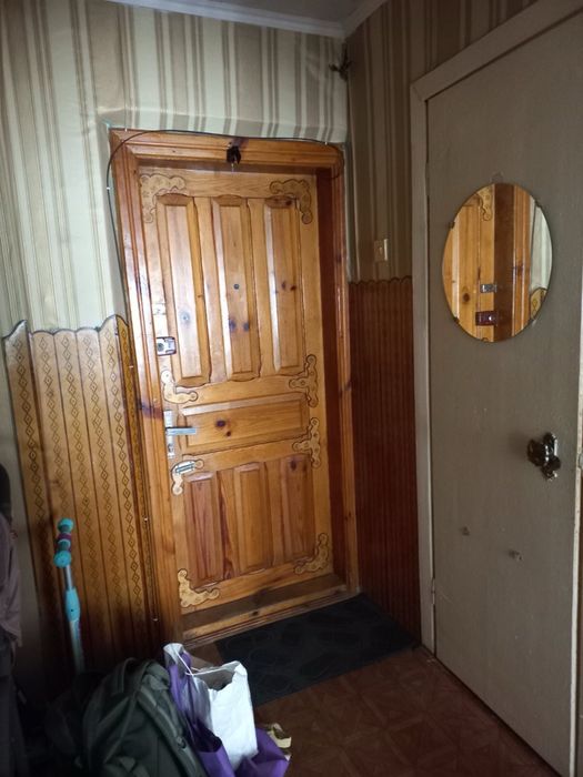 Продається 1 кімнатна , тепла , затишна квартира на 2 поверсі.