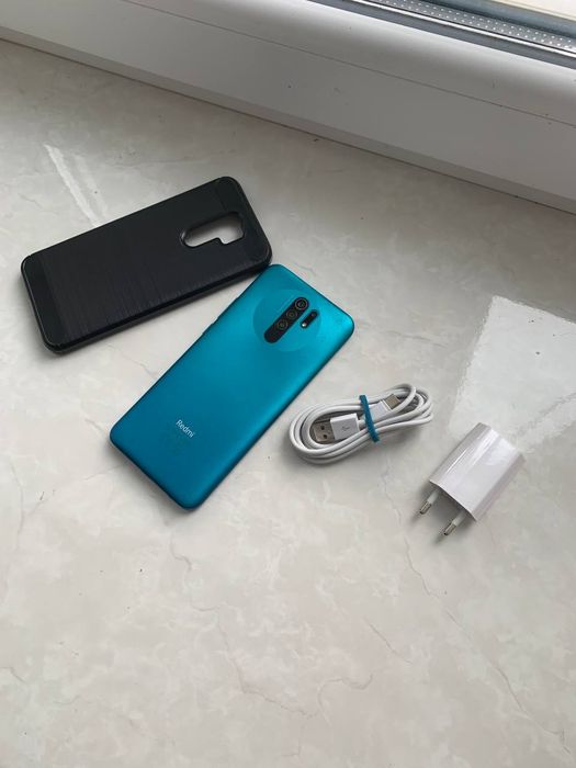 Смартфон  redmi 9 64gb на экране защитное стекло