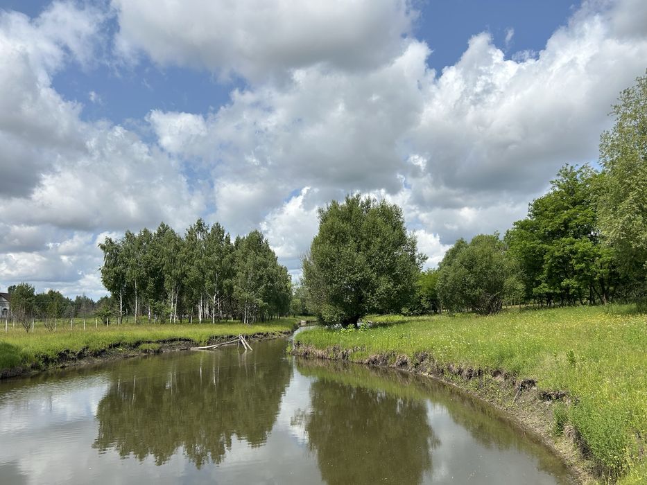 Будинок з озером