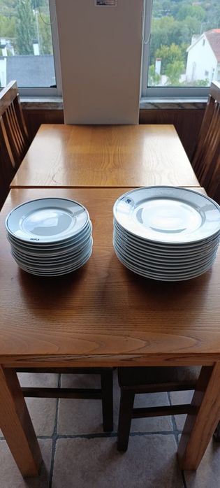 Pratos, talheres , travessas, tigelas