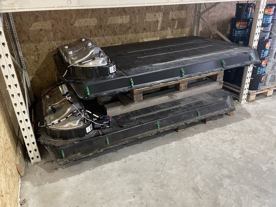 Акумулятор Tesla 61 кВт