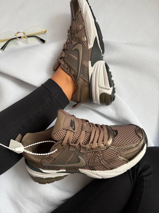 Жіночі кросівки Nike V2K Runtekk White Mink Brown 36-41 найк рантек