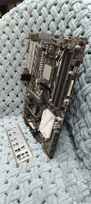 Продам комплект Ryzen 7 2700x+Asus prime  x370 pro