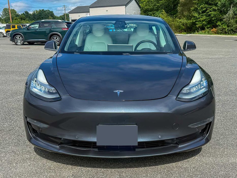 Tesla Model 3 Long Range      2019