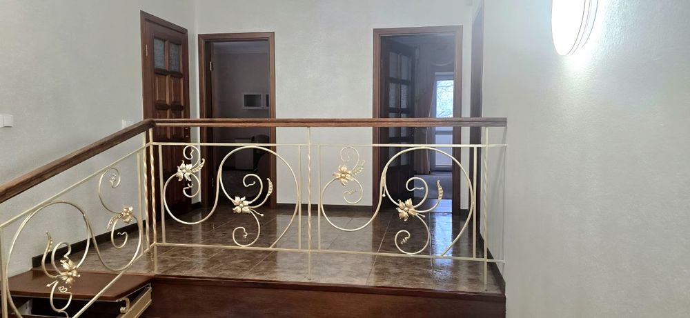 без комісії с.Чайки поруч з Києвом сучасний котедж