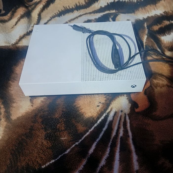 Xbox one s bez padów 1TB