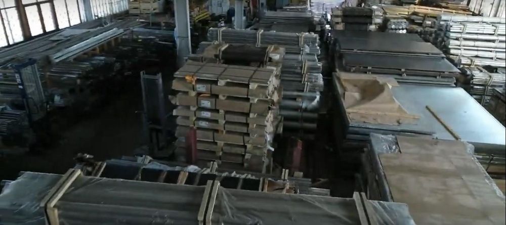 В продаже пруток с нержавейки серый 3 метровый