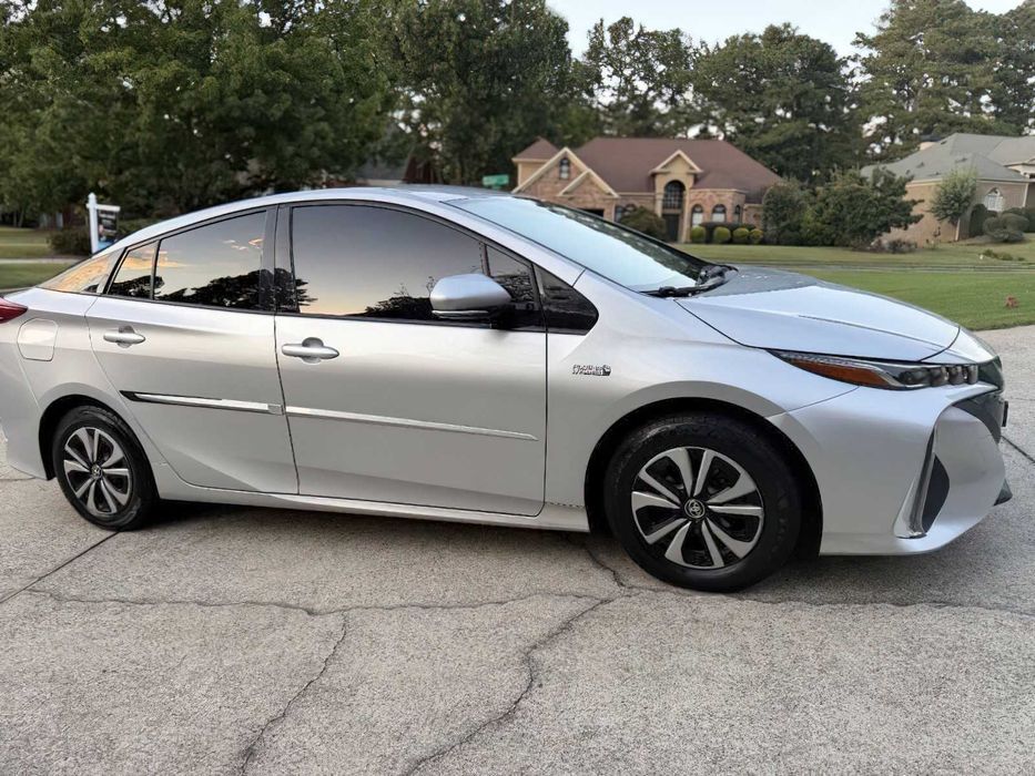 Toyota Prius Prime Plus      2017