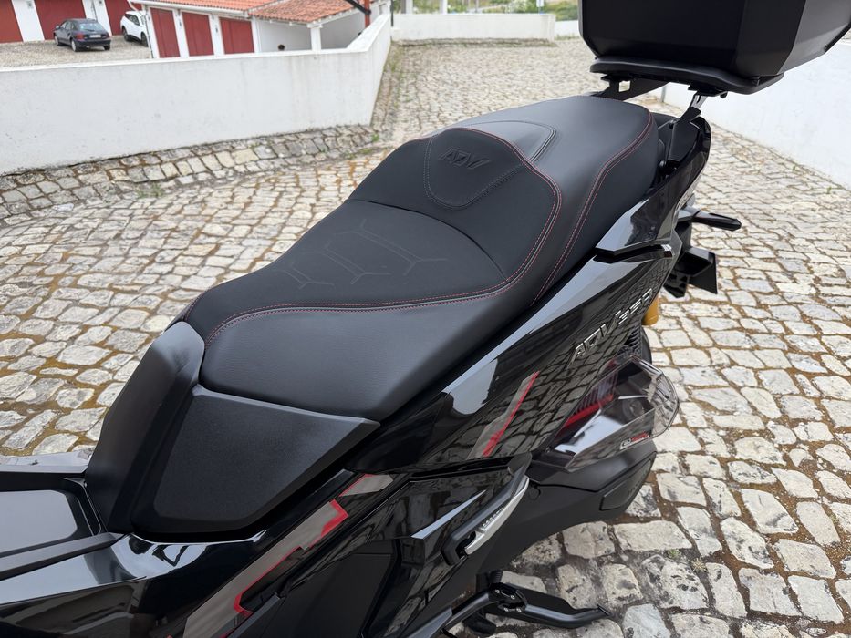 Honda adv 350 Black night F/extras