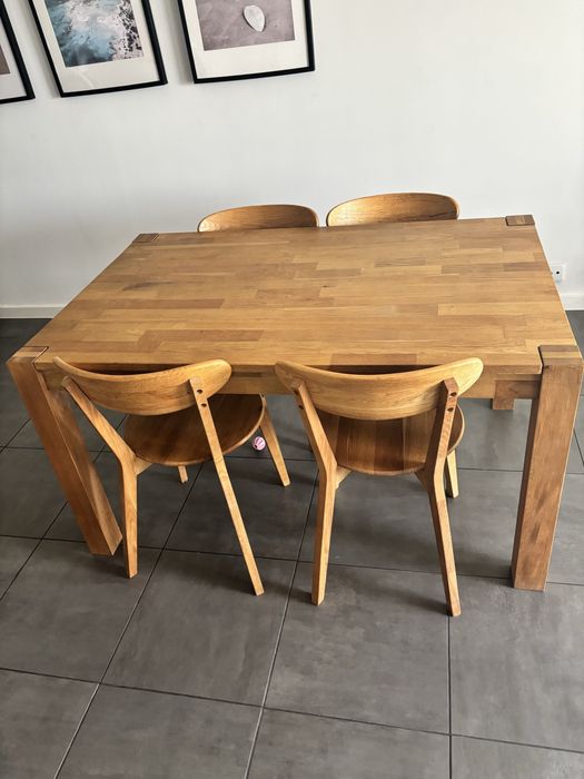Mesa em madeira + conjunto de 4 cadeiras