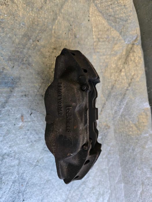 zaciski hamulcowe przód Land Rover Defender