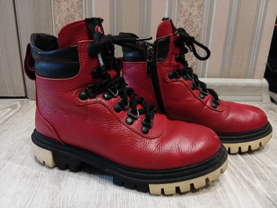 Черевики чоботи ботинки