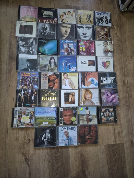 Walizka pelna płyt cd uzywane