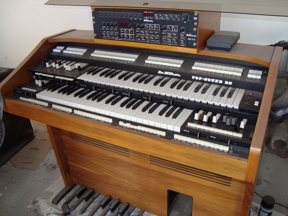 Organy Bohm z automatem perkusyjnym