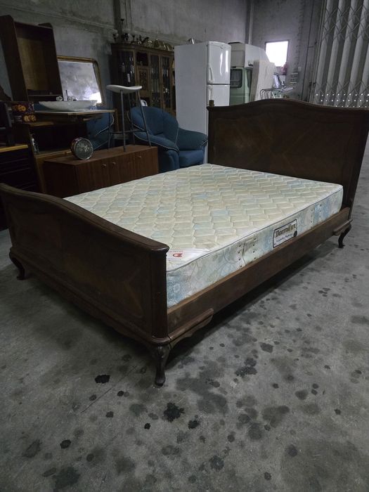 Cama casal sem colchão 1,60 por 2m