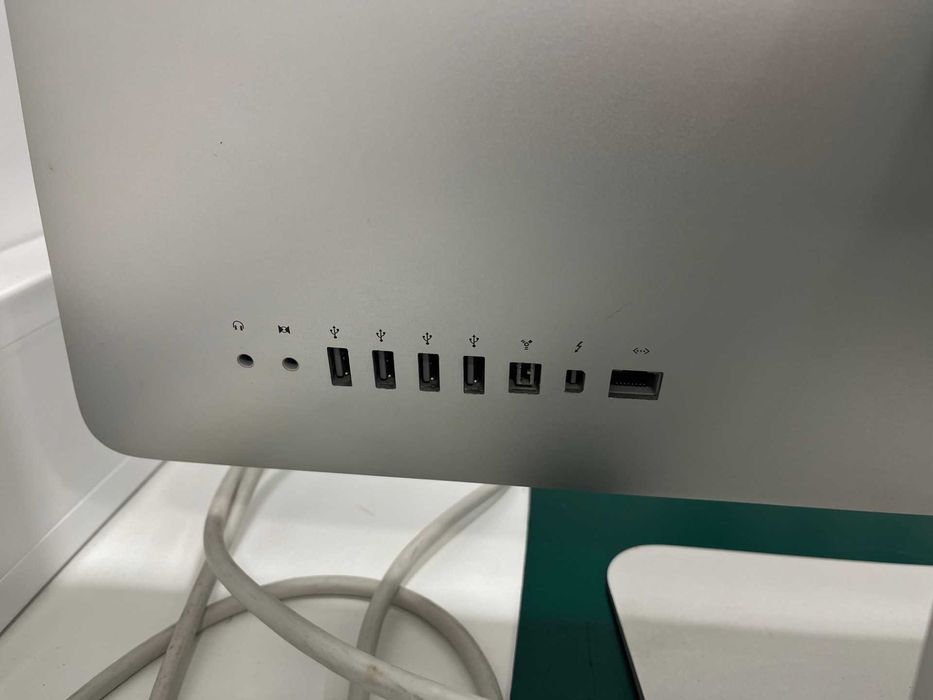 Computador iMac de 21.5 polegadas da Apple (2011)