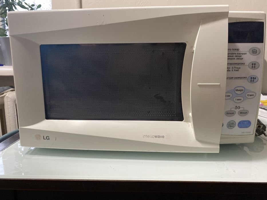 Мікрохвильова піч LG MS-1744W