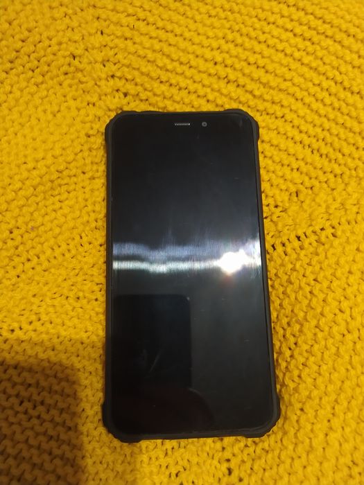 Продам захищений телефон Oukitel на 128 пам'яті і з батереєю на 6300 m