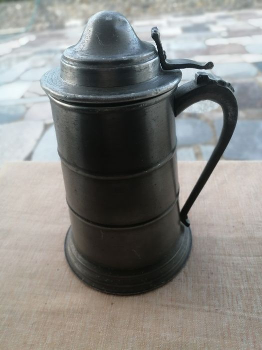 Cafeteira de alumínio muito antiga