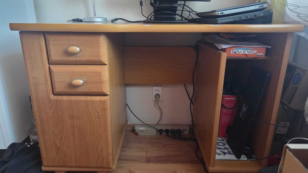 Biuro BRW młodzieżowe, praktyczne, niewielkie