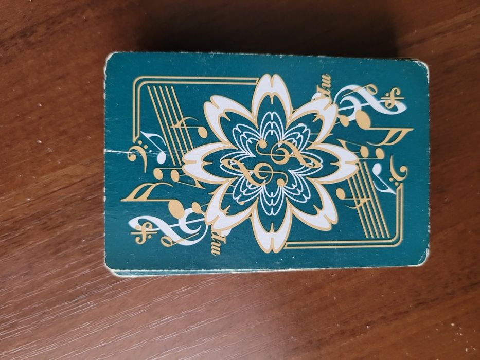 Продаються гральні карти