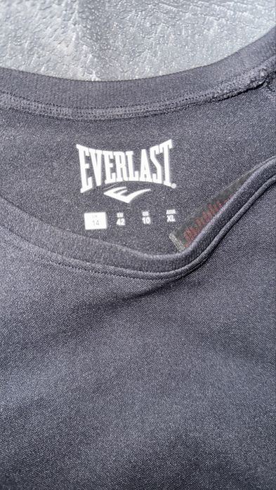 Жіночий спортивний костюм