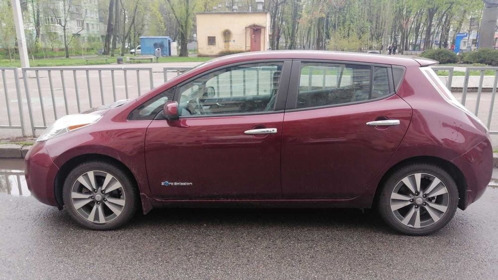 аренда nissan leaf 2015 24квт 4900 грн 2016 30квт 5600 грн неделя