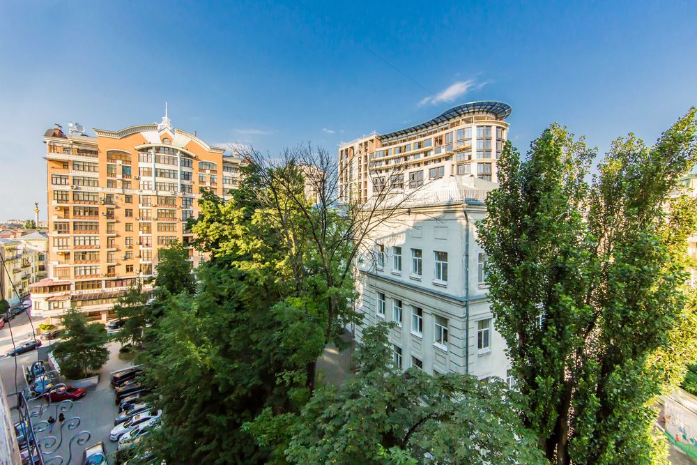 Комфортабельная 3-комнатная квартира в центре на улице Крещатик, 25