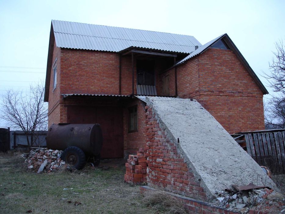 Продам недобудований будинок