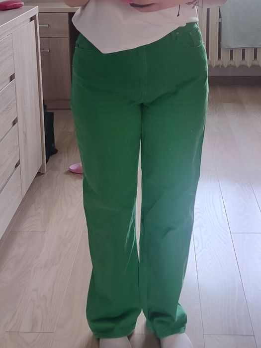 Zielone spodnie jeansowe damskie